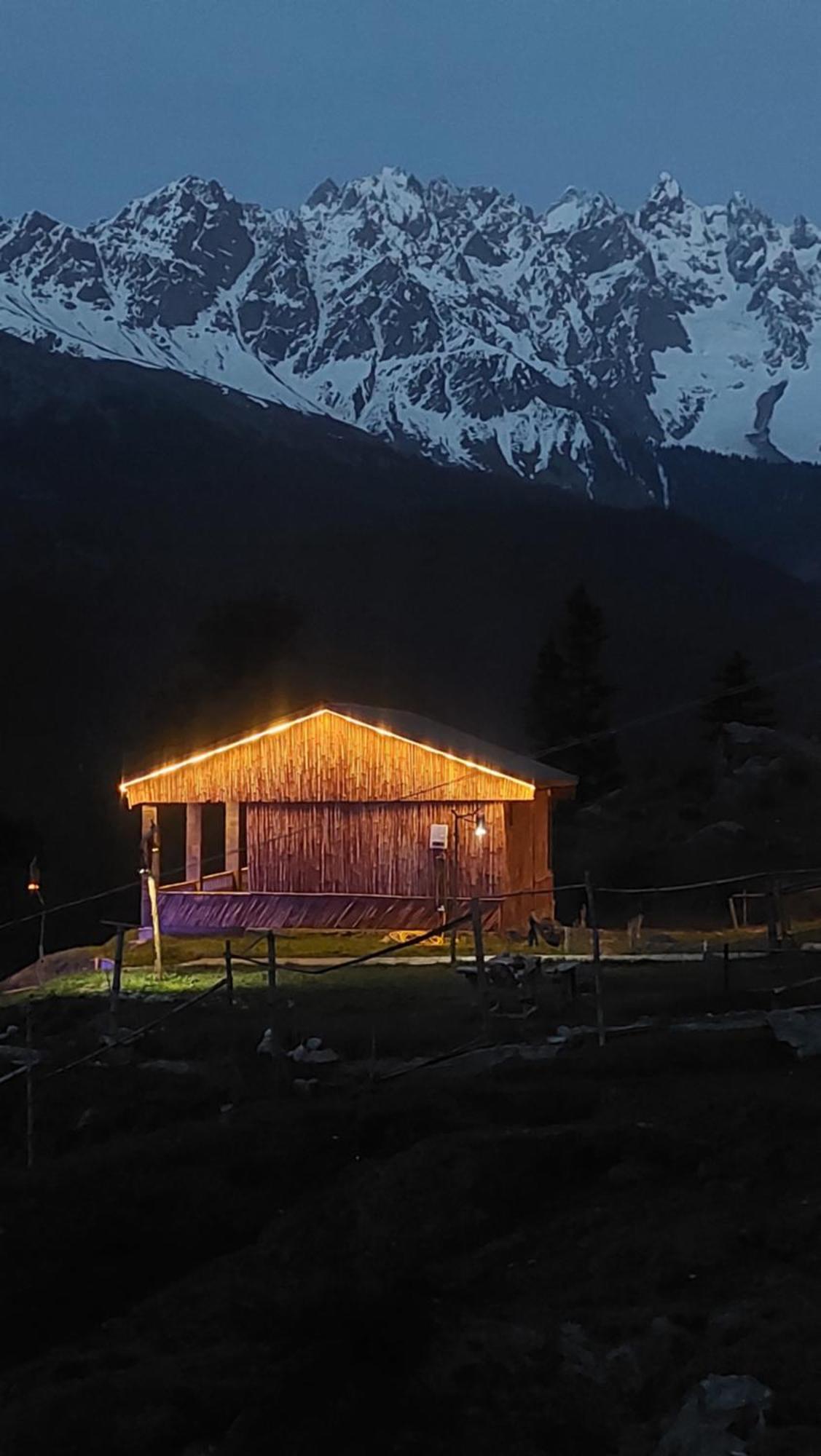 Khana Badosh Resort Kalam Екстер'єр фото